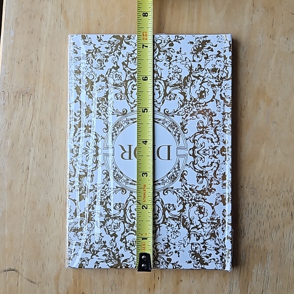 DIOR JOURNAL - Picture 8 of 10